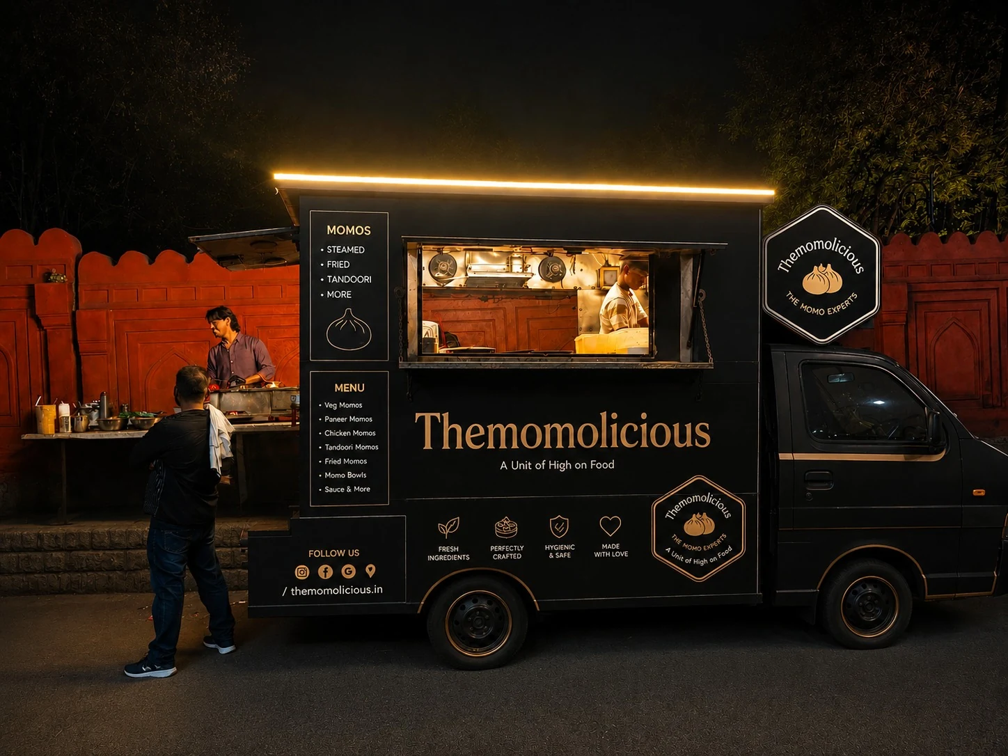 The Momolicious real food truck night view